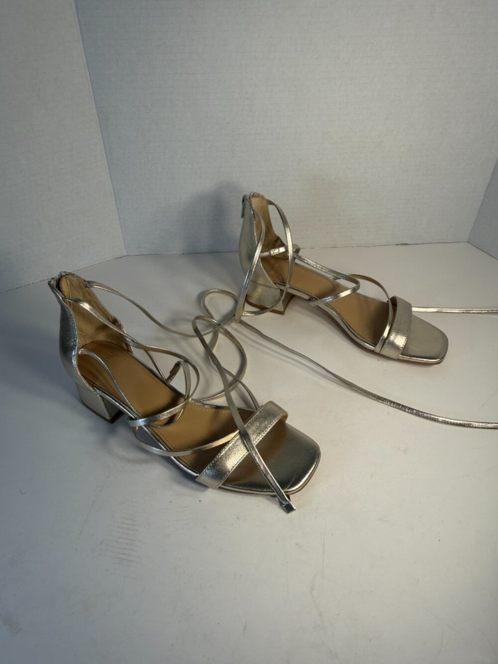 Women's Silver sandal size 7.5 by Manfield